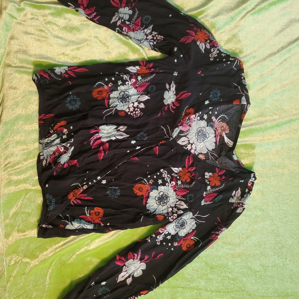 Mudd V-Neck Top - Picture 3 of 4